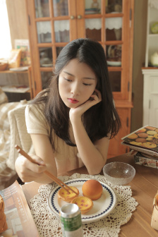 年轻女老师在线观看